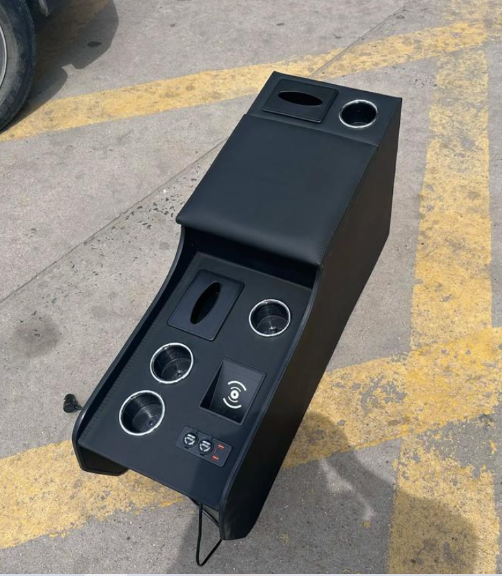 从钢铁到触感：解密汽车扶手箱背后的模具精密工程